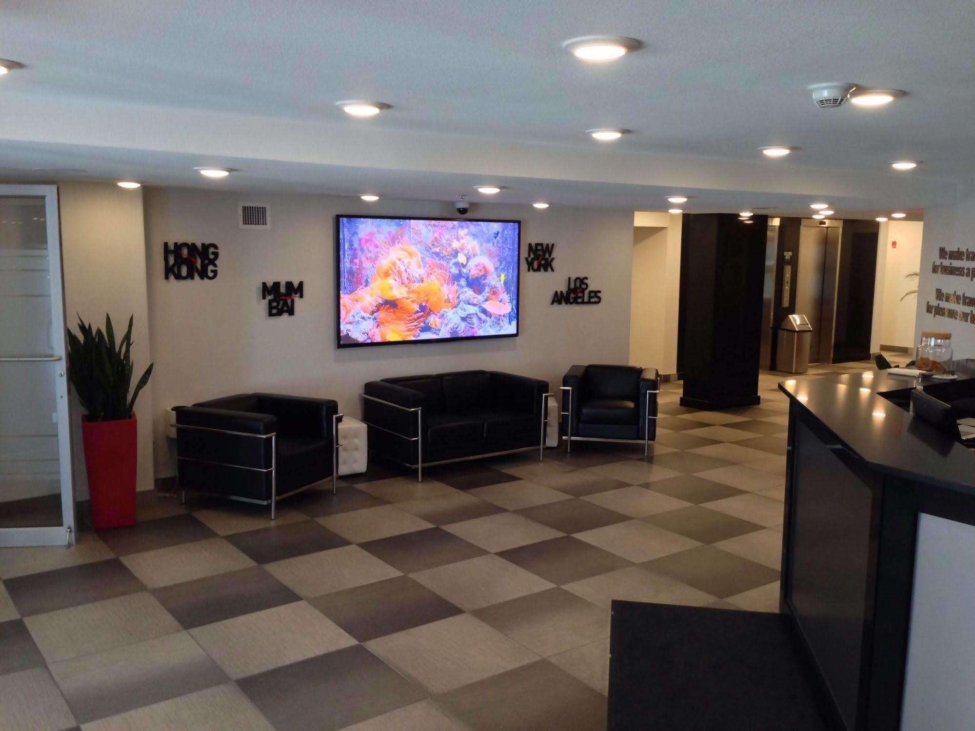 Hotel Elan Κάλγκαρι Εξωτερικό φωτογραφία