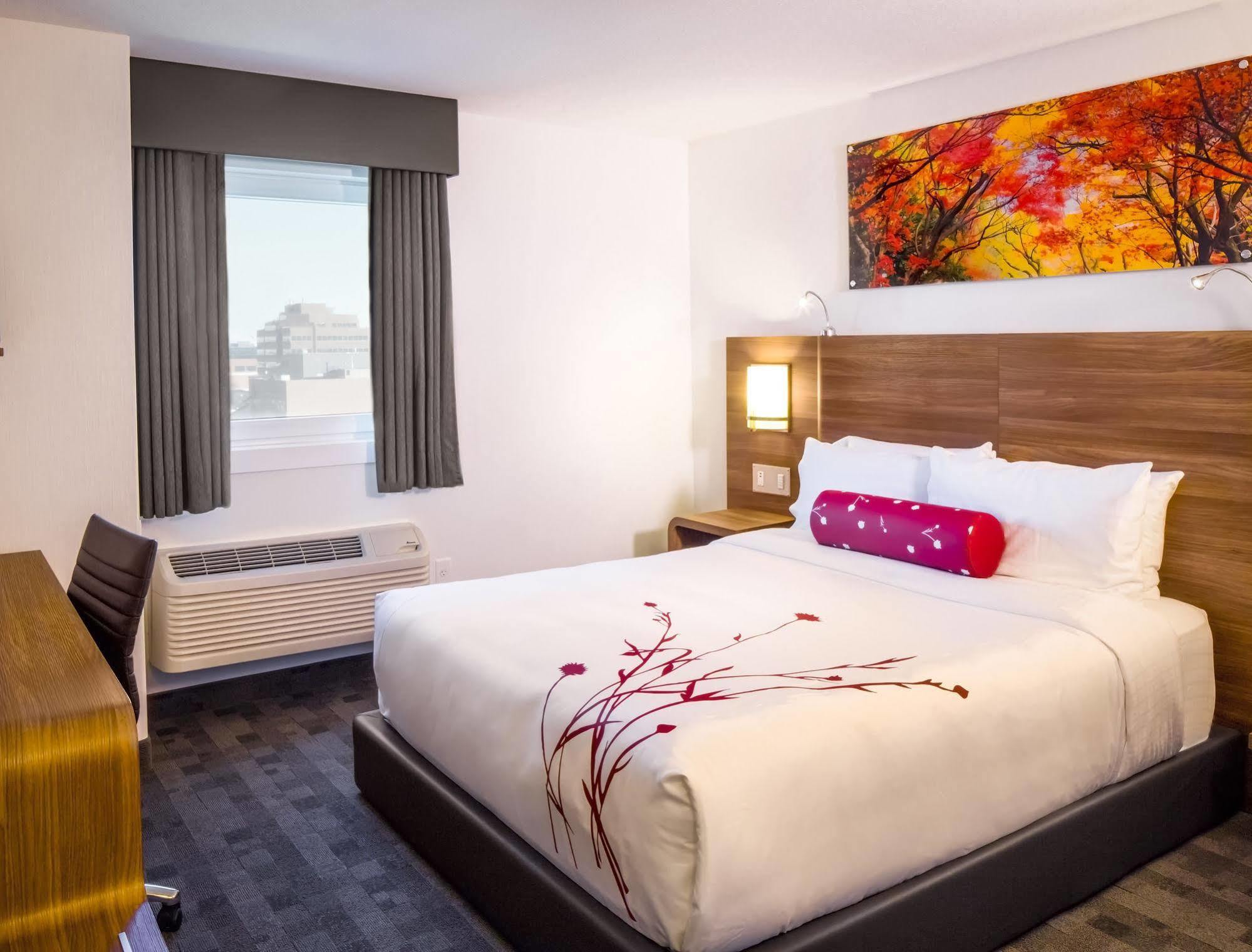 Hotel Elan Κάλγκαρι Εξωτερικό φωτογραφία