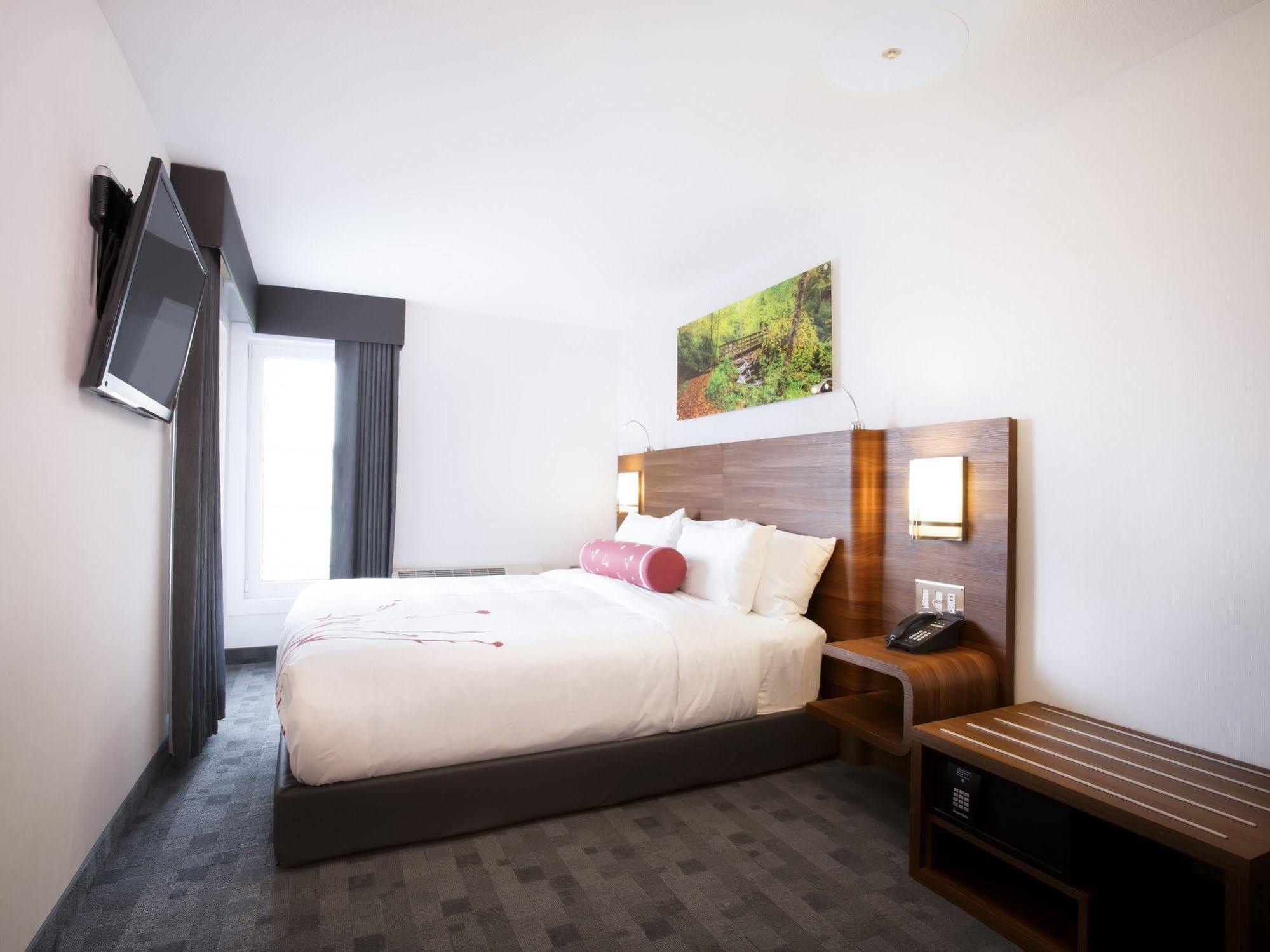Hotel Elan Κάλγκαρι Εξωτερικό φωτογραφία